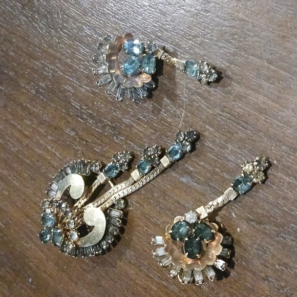 Vintage Charles Reis & Co Brooch pendant, screw back earrings 1/20 12k Gold fill - Picture 6 of 11